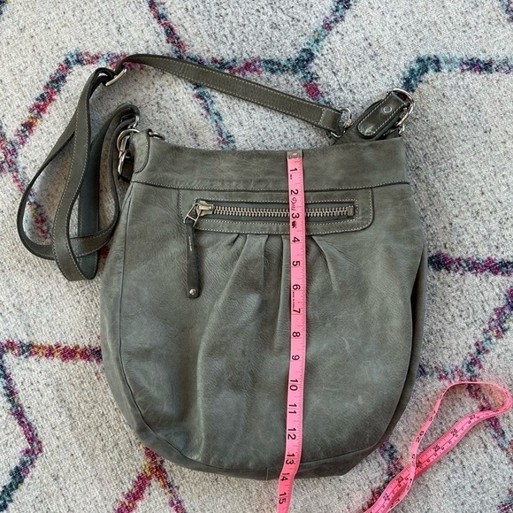 ROOTS Canada Leather Hobo - Picture 3 of 14
